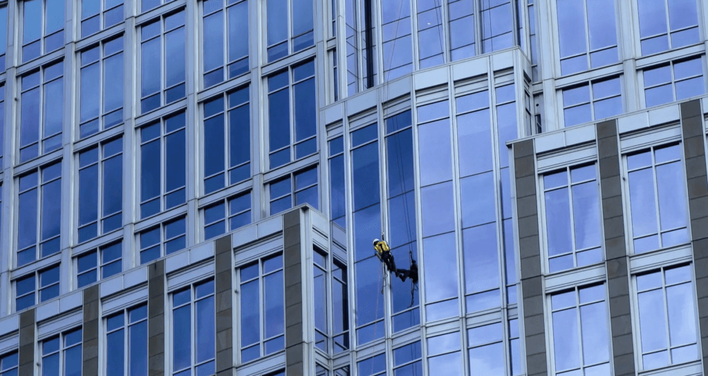 Rappel - Zoomed out shot